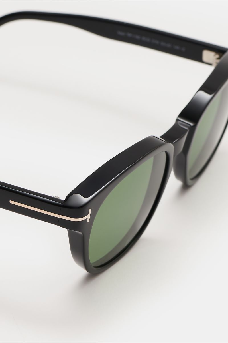 Tom Ford Sonnenbrille 'Mert' schwarz mit leicht gerundeter Silhouette, melierter Optik, Acetat-Rahmen, grün getönten Gläsern, 100% UV-Schutz, Filterkategorie 3, seitliche Nahaufnahme, mit Samt-Hartschalenetui.