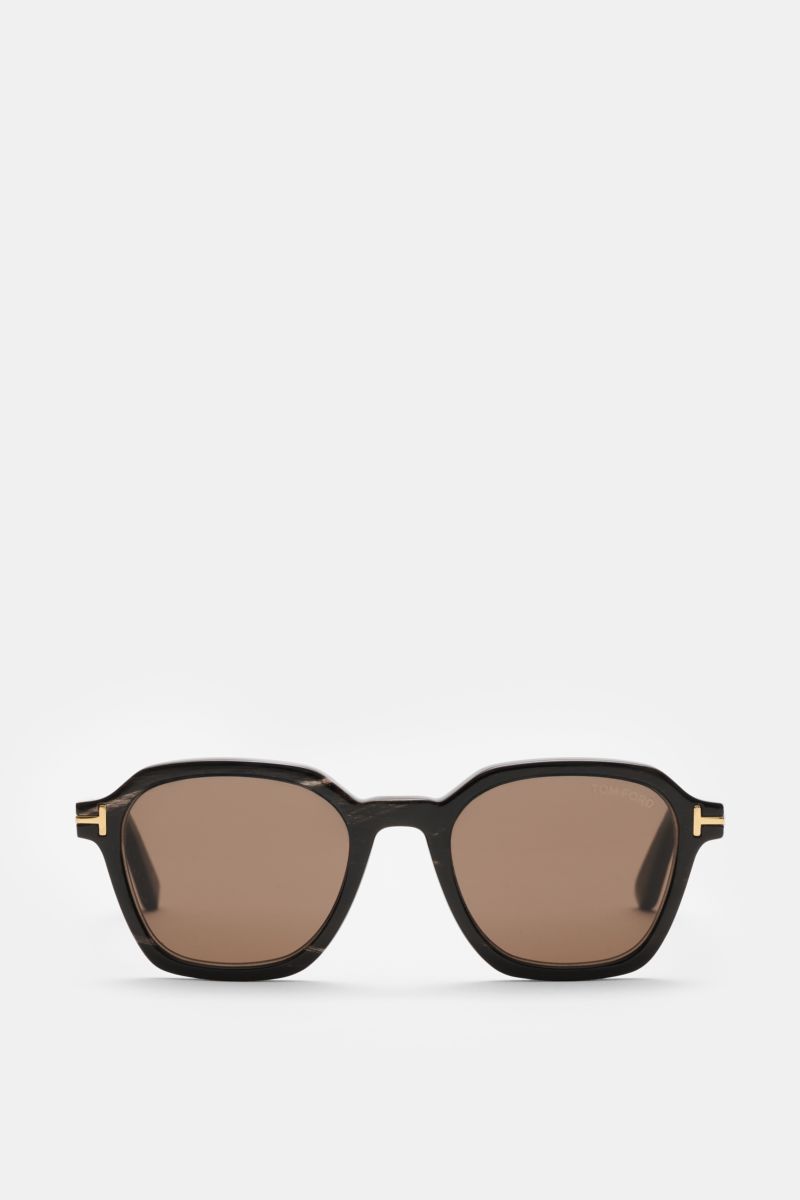 Front view of Tom Ford Horn sunglasses 'Private Collection' dark brown patterned with slightly square shape, genuine buffalo horn frame, and signature ‘T’ detail.

Description: The luxurious 'Private Collection' by TOM FORD only features exclusive desi