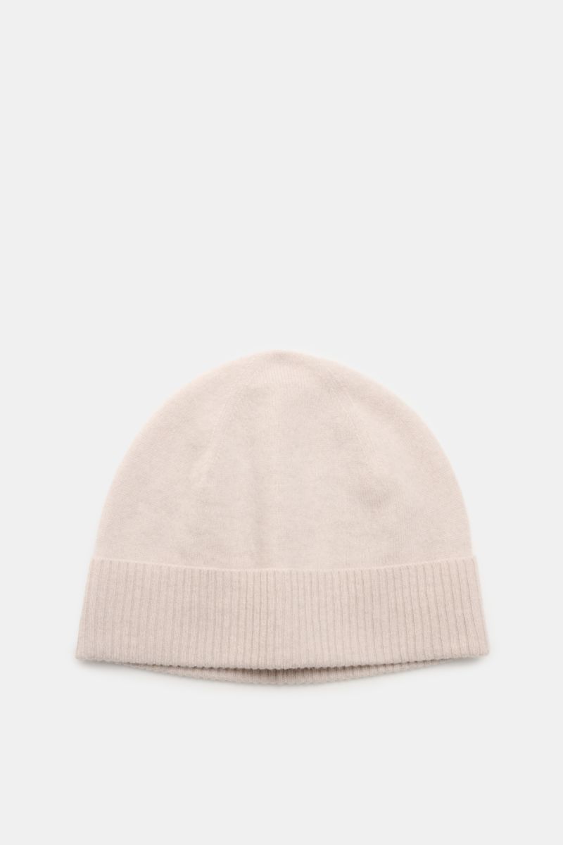 Beige 04651/ A trip in a bag Cashmere Mütze aus feinem Strick mit Umschlag in Rippstrick, reine Cashmere, frontal fotografiert, weich und luxuriös.