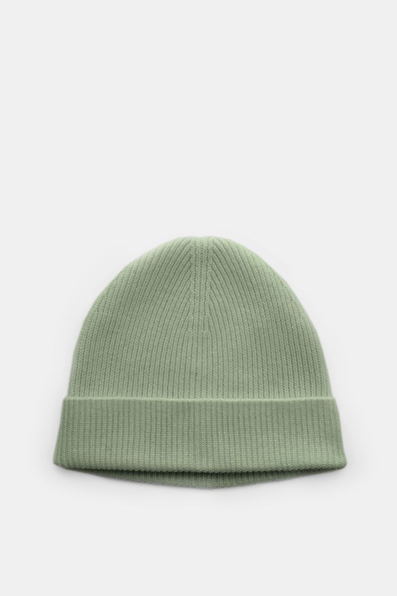 Alt-Tag (124 Zeichen): Von Braun Cashmere Mütze salbei, feines Rippstrickmuster, schmaler Umschlag, weicher Griff, von oben fotografiert.
