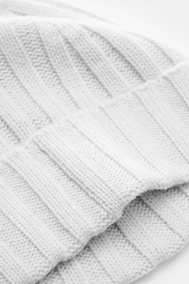 Close-up front-side view of the von Braun Cashmere beanie light grey showing pure cashmere, very soft feel, fine knit, classic rib knit pattern, and small turn-up. Whether worn with a classic winter coat or a highly functional down jacket, this soft VON B