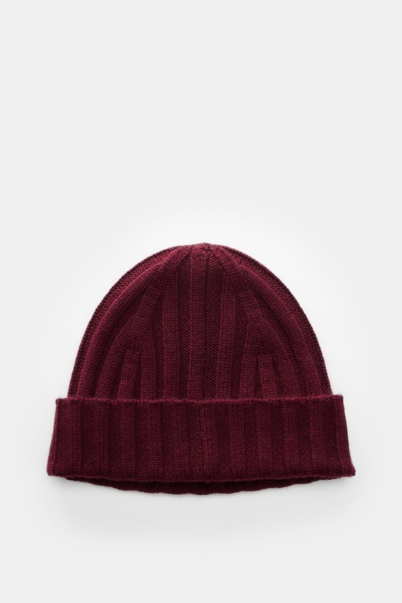 von Braun Cashmere Mütze bordeaux, frontal aus leicht oben, feines Rippstrickmuster, schmaler Umschlag, reiner Cashmere, sehr weich, softe Strickmütze.