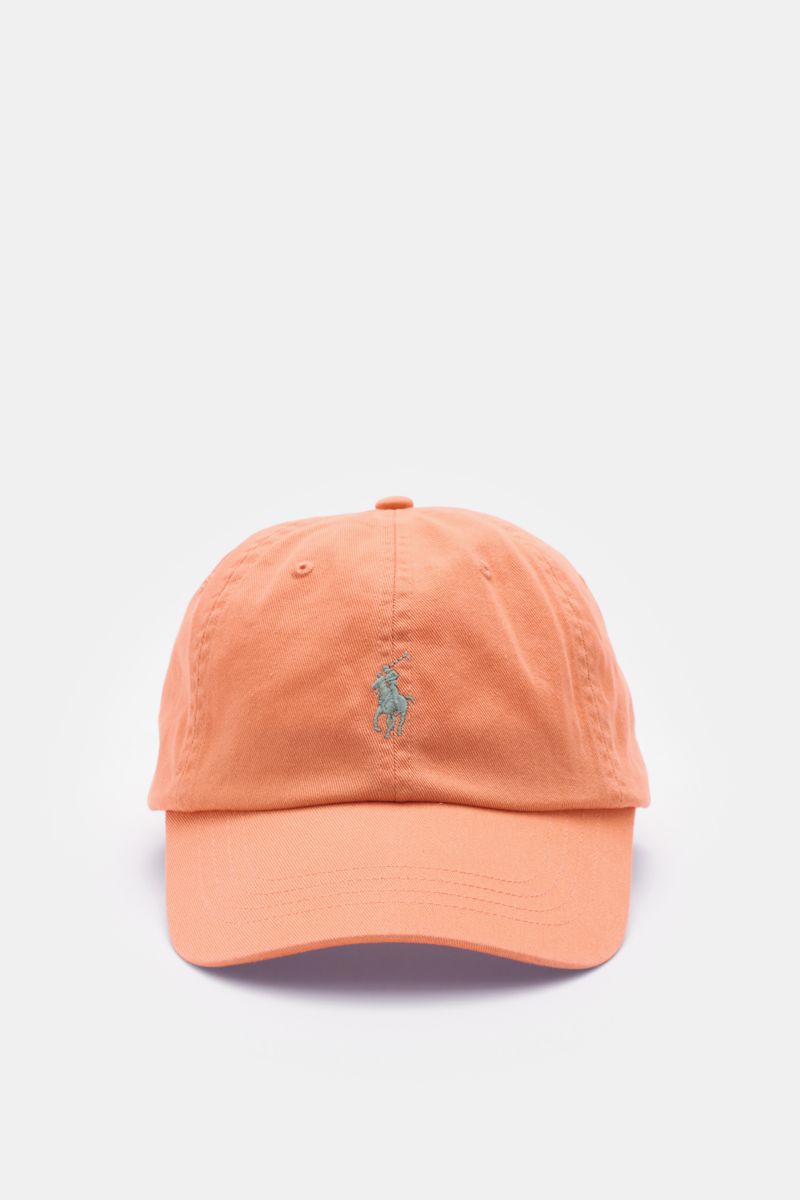 Polo Ralph Lauren Baseball-Cap orange shown from the front, made of pure cotton with classic six-panel design, logo stitching, and adjustable closure; casual look accessory for sporty outfits. Lässige Looks: Die Baseball-Cap von POLO RALPH LAUREN überzeug
