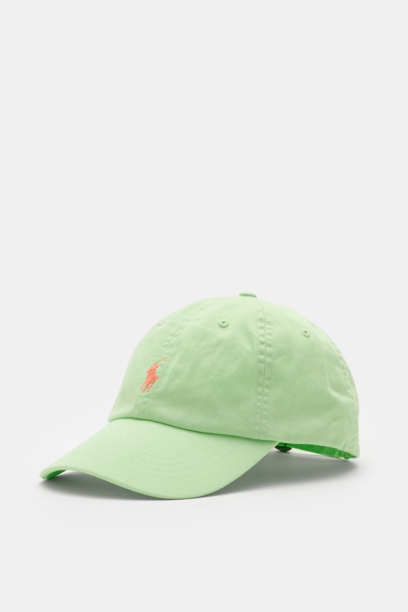 Light green Polo Ralph Lauren Baseball-Cap photographed from a front-left angle, showcasing its pure cotton fabric, classic six-panel design, front logo stitching, and adjustable strap. Lässige Looks: Die Baseball-Cap von POLO RALPH LAUREN überzeugt al