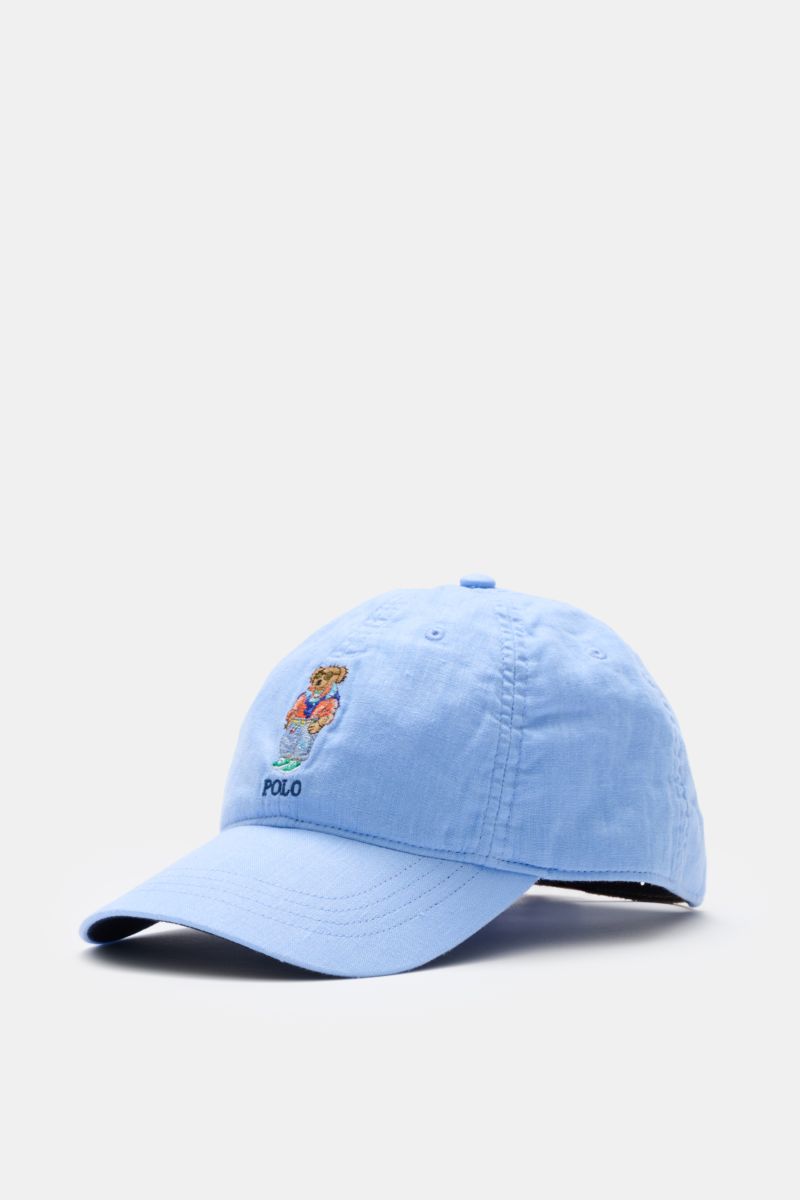 Polo Ralph Lauren Baseball-Cap hellblau aus reiner Baumwolle mit Polo-Bär-Stitching, weich, sechs Panel, Leder-Verschluss, seitlich fotografiert.