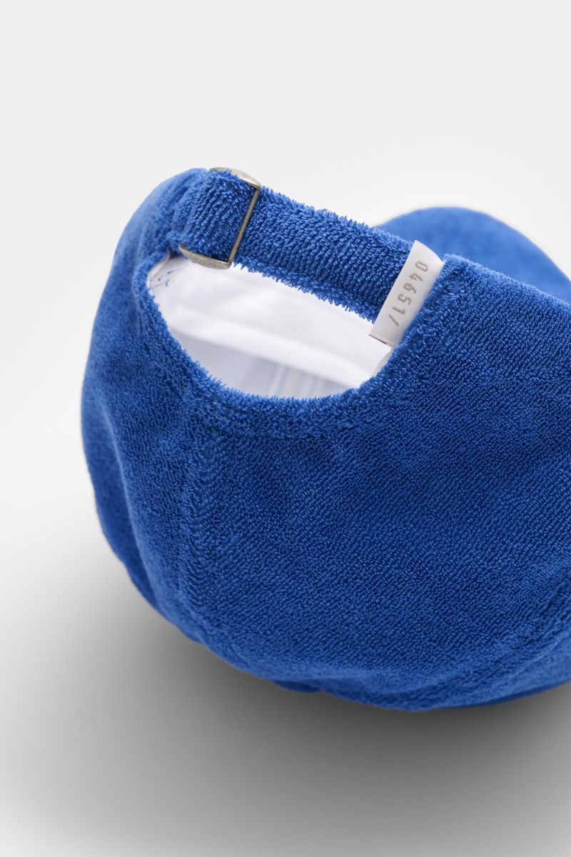 Close-up rear view of the 04651/ A trip in a bag Terry baseball cap 'Terry' blue in soft cotton terry with adjustable closure. Spring awakening: This stylish baseball cap in soft terry from the label 04651/ A TRIP IN A BAG offers good protection and can b