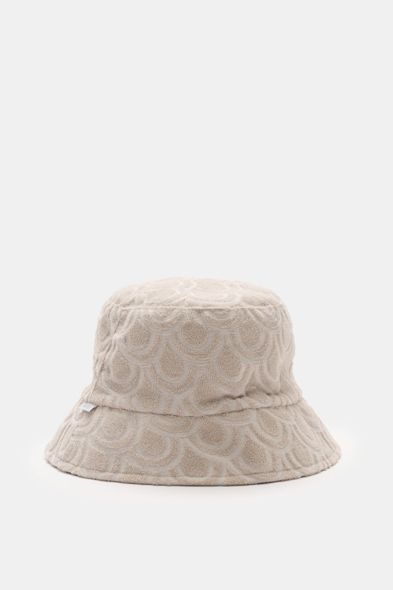 04651/ A trip in a bag Wende-Frottee Bucket Hat beige, Baumwoll-Frottee mit Seersucker-Futter, schmale Krempe, weich, von vorne fotografiert.