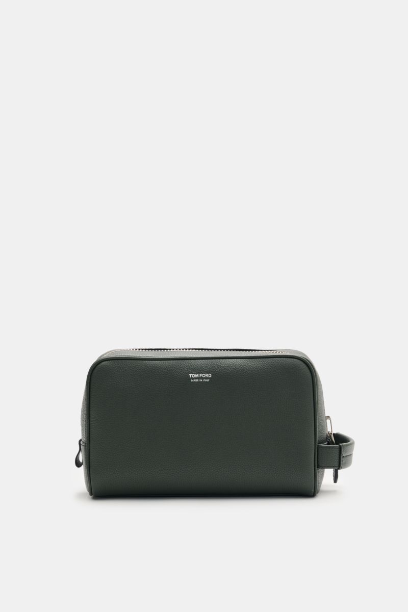 Front view of Tom Ford Necessaire dunkelgrün in grained dark green calf leather with silver XL hardware, zipper pocket, and logo. Dieses edle Necessaire von 