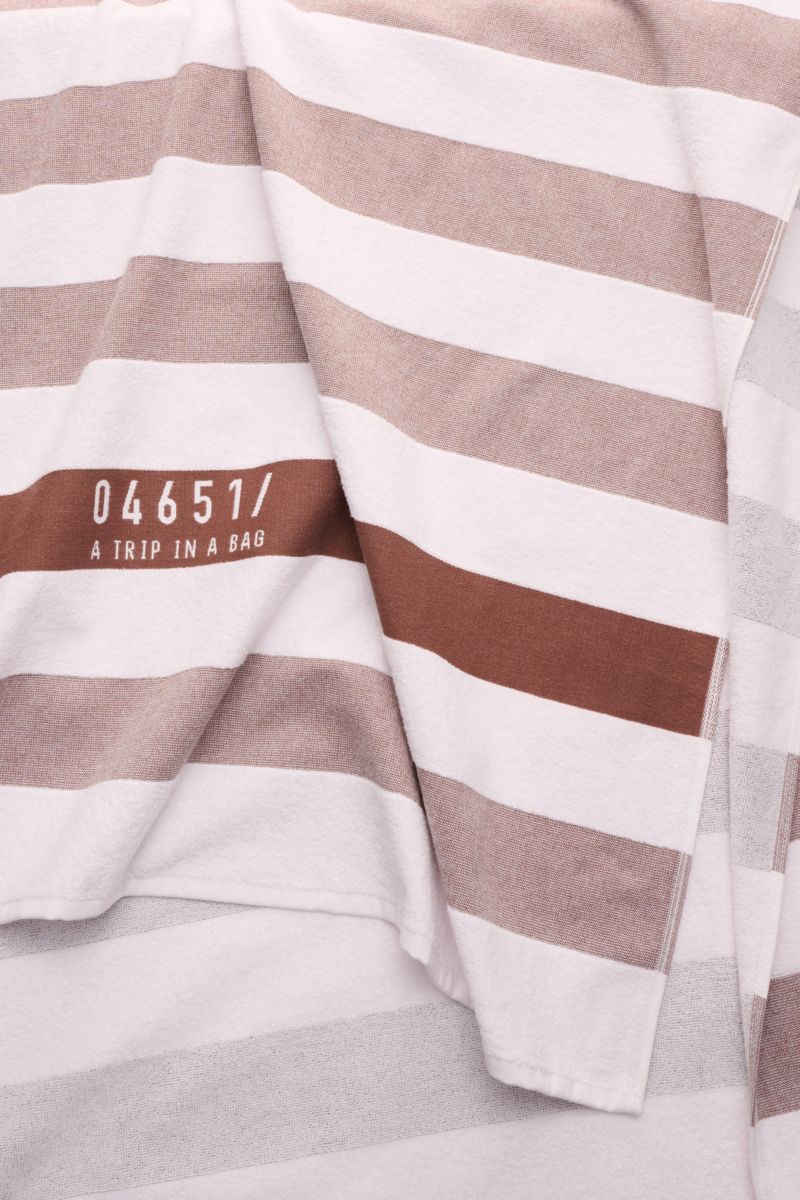 04651/ A trip in a bag Strandtuch braun/weiß gestreift
