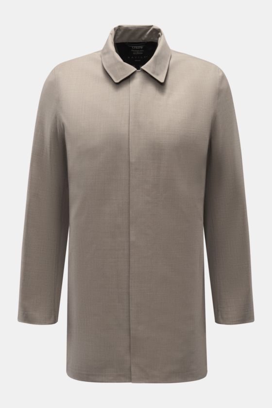 UBR Regenmantel 'Sky Fall Savile' taupe meliert, frontale Ansicht, ultraleicht, wind- und wasserdicht, Merinowolle-Microfaser-Mix, Slim Fit, Zwei-Wege-Reißverschluss, Umlegekragen. UBR Regenmantel 'Sky Fall Savile' taupe meliert, frontale Ansicht, ultraleicht, wind- und wasserdicht, Merinowolle-Microfaser-Mix, Slim Fit, Zwei-Wege-Reißverschluss, Umlegekragen.