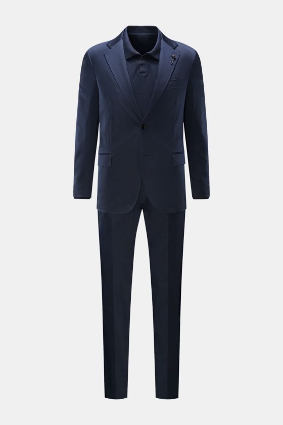 Lardini Anzug navy aus elastischer Baumwolle, Slim Fit Sakko mit fallendem Revers, zwei Knöpfen, und reguläre Hose, frontal fotografiert. Lardini Anzug navy aus elastischer Baumwolle, Slim Fit Sakko mit fallendem Revers, zwei Knöpfen, und reguläre Hose, frontal fotografiert.
