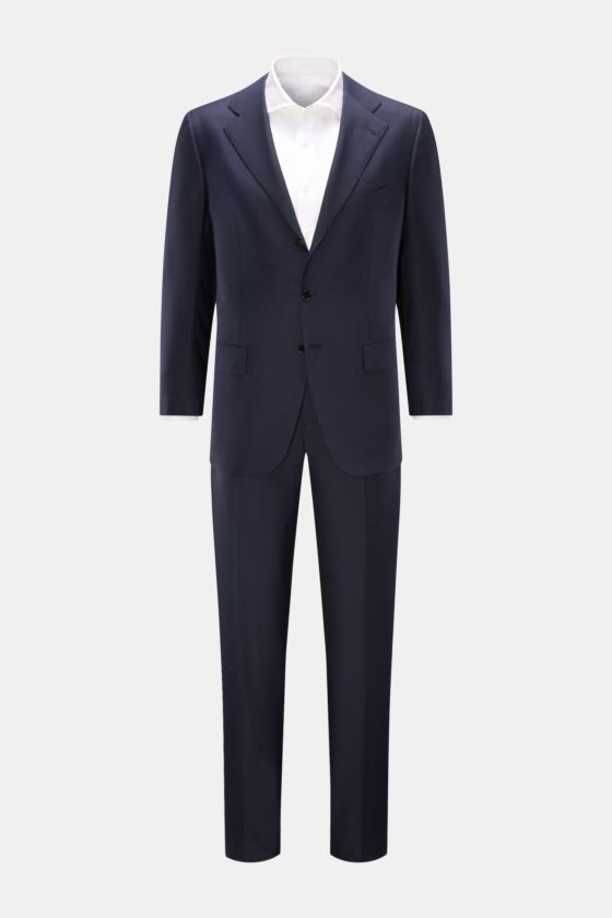 Cesare Attolini Anzug navy, Slim Fit aus Super 150'S Wolle, frontale Ansicht, tailliertes Sakko mit fallendem Revers und klassischer Brusttasche. Cesare Attolini Anzug navy, Slim Fit aus Super 150'S Wolle, frontale Ansicht, tailliertes Sakko mit fallendem Revers und klassischer Brusttasche.