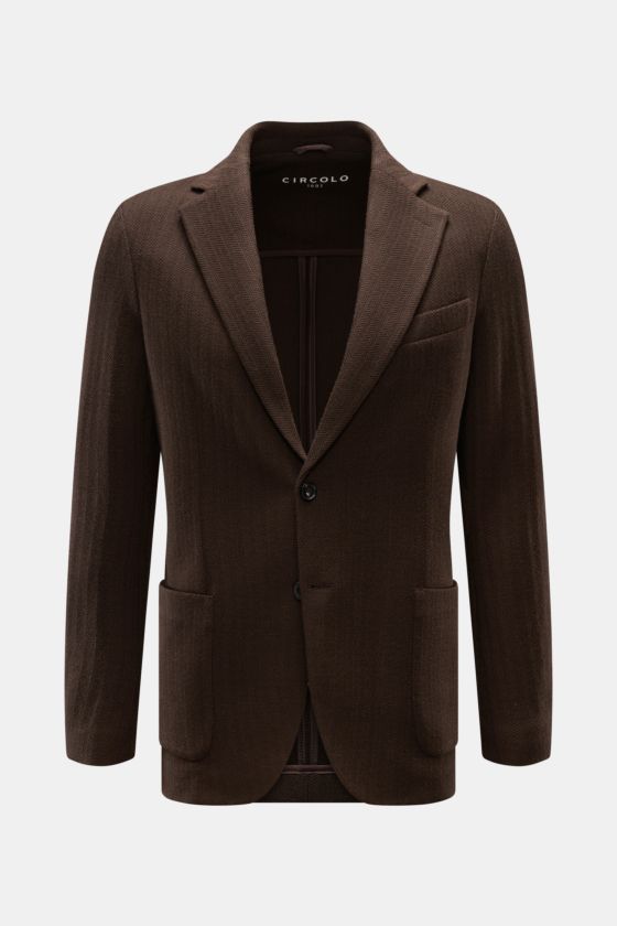 Circolo 1901 Strickblazer dunkelbraun aus reiner Wolle, Slim Fit, tonaler Fischgrat, Zwei-Knopf-Stil, fallendes Revers, frontal fotografiert. Circolo 1901 Strickblazer dunkelbraun aus reiner Wolle, Slim Fit, tonaler Fischgrat, Zwei-Knopf-Stil, fallendes Revers, frontal fotografiert.