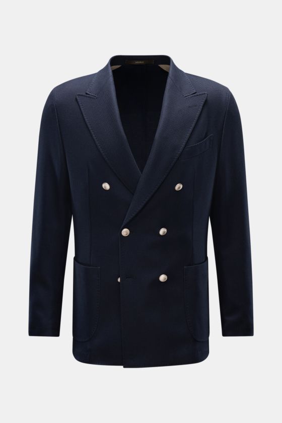 Windsor Sakko 'Salio' navy, frontal fotografiert, zweireihig mit drei Knöpfen, Mix aus Wolle und Baumwolle, Slim Fit, Spitzrevers, Brust- und Hüfttaschen. Windsor Sakko 'Salio' navy, frontal fotografiert, zweireihig mit drei Knöpfen, Mix aus Wolle und Baumwolle, Slim Fit, Spitzrevers, Brust- und Hüfttaschen.