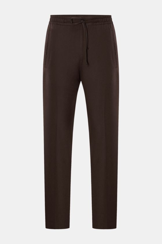 Corneliani Woll-Jogpants dunkelbraun aus reiner Schurwolle, softer Griff, Regular Fit, schmal zulaufend, elastischer Bund mit Tunnelzug, Reißverschluss, Bundknopf, schräge Leistentaschen vorne und Leistentaschen am Gesäß, frontale Ansicht. Corneliani Woll-Jogpants dunkelbraun aus reiner Schurwolle, softer Griff, Regular Fit, schmal zulaufend, elastischer Bund mit Tunnelzug, Reißverschluss, Bundknopf, schräge Leistentaschen vorne und Leistentaschen am Gesäß, frontale Ansicht.
