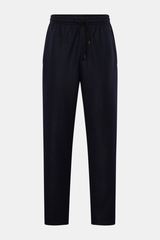 Harris Wharf London Merino Jogpants navy, frontal ausgeleuchtet, aus superfeiner Merinowolle, Jersey, Regular Fit, hoher Bund, elastischer Tunnelzug, Reißverschluss, französische Taschen, paspelierte Gesäßtasche, kurz und schmal zulaufend. Harris Wharf London Merino Jogpants navy, frontal ausgeleuchtet, aus superfeiner Merinowolle, Jersey, Regular Fit, hoher Bund, elastischer Tunnelzug, Reißverschluss, französische Taschen, paspelierte Gesäßtasche, kurz und schmal zulaufend.