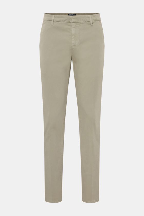Dondup Chino 'Gaubert' graugrün, slim Fit, elastische Baumwolle, schmal geschnitten, französische Taschen, Reißverschluss, Frontansicht. Dondup Chino 'Gaubert' graugrün, slim Fit, elastische Baumwolle, schmal geschnitten, französische Taschen, Reißverschluss, Frontansicht.