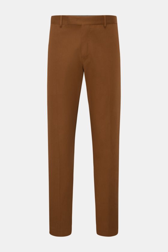 PT Torino Chino 'Rebel Fit' braun, frontale Ansicht, twill aus Baumwolle, griffig, garment dyed, tapered Fit, knöchellang, Reißverschluss, Bundhaken, französische und paspelierte Taschen, Metall-Initial. PT Torino Chino 'Rebel Fit' braun, frontale Ansicht, twill aus Baumwolle, griffig, garment dyed, tapered Fit, knöchellang, Reißverschluss, Bundhaken, französische und paspelierte Taschen, Metall-Initial.