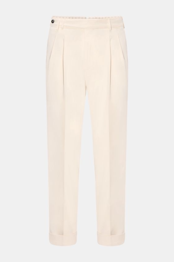 PT Torino Chino 'Carrot Fit' creme, vorne fotografiert, kurze Hose mit Bundfalten, verlängertem Knopfriegel, Reißverschluss, Uhrentasche, Saumaufschlag. PT Torino Chino 'Carrot Fit' creme, vorne fotografiert, kurze Hose mit Bundfalten, verlängertem Knopfriegel, Reißverschluss, Uhrentasche, Saumaufschlag.