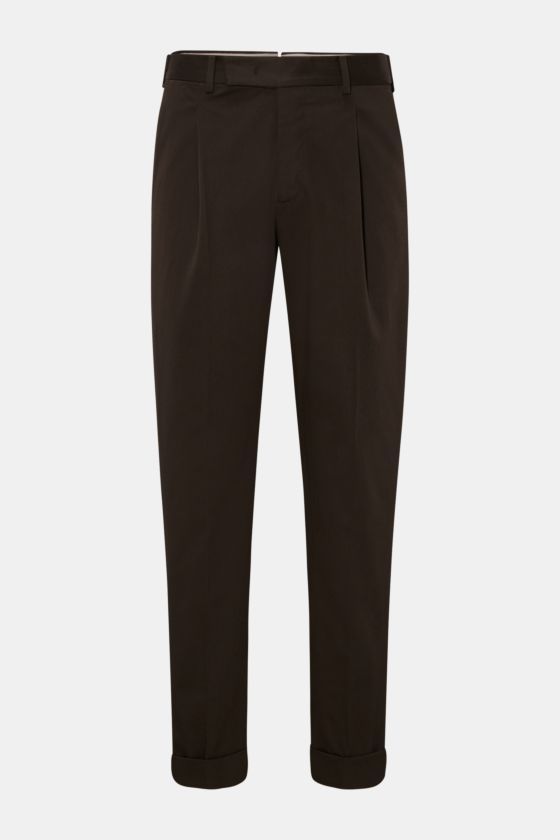 PT Torino Chino 'Rebel Fit' dunkelbraun, frontale Ansicht, Twill aus reiner Baumwolle, leichter Griff, Bundhaken, Reißverschluss, knöchellang, Bundfalte, Uhrentasche, französische Taschen, geknöpfte Gesäßtaschen, fixierter Saumaufschlag. PT Torino Chino 'Rebel Fit' dunkelbraun, frontale Ansicht, Twill aus reiner Baumwolle, leichter Griff, Bundhaken, Reißverschluss, knöchellang, Bundfalte, Uhrentasche, französische Taschen, geknöpfte Gesäßtaschen, fixierter Saumaufschlag.