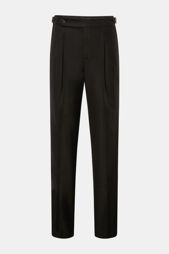 Brunello Cucinelli Hose schwarz, frontale Ansicht, Regular Fit, Seiden-Wollmischung, Bundknopf, Reißverschluss, Side Adjuster, Galonstreifen, Bundfalte, französische Taschen, paspelierte Gesäßtaschen, offene Länge. Brunello Cucinelli Hose schwarz, frontale Ansicht, Regular Fit, Seiden-Wollmischung, Bundknopf, Reißverschluss, Side Adjuster, Galonstreifen, Bundfalte, französische Taschen, paspelierte Gesäßtaschen, offene Länge.