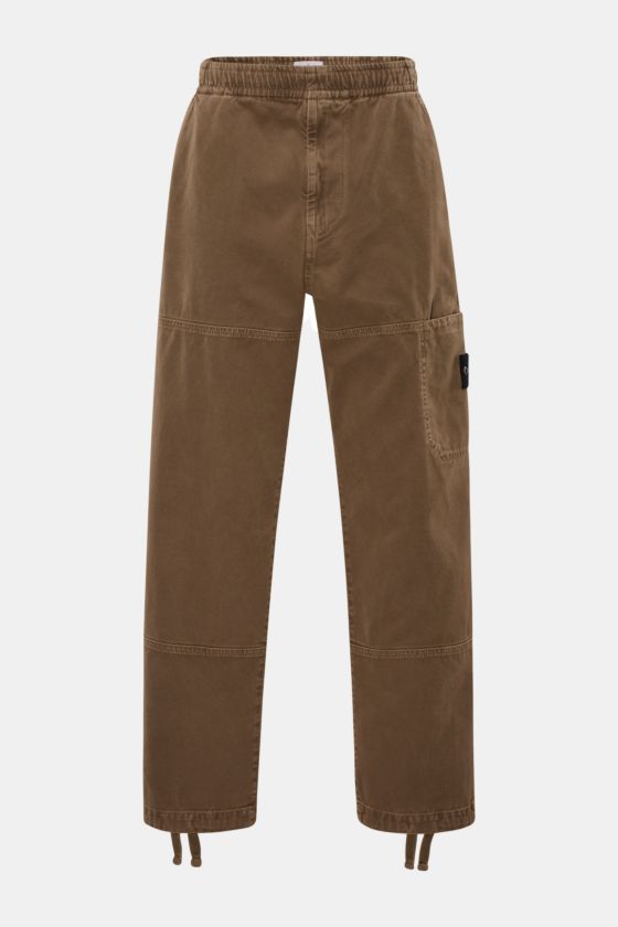 Stone Island Cargo-Jogpants 'Panama' khaki, frontale Ansicht, Loose Fit, Bio-Baumwolle, elastischer Bund, seitliche Tasche, Tunnelzug am Beinabschluss. Stone Island Cargo-Jogpants 'Panama' khaki, frontale Ansicht, Loose Fit, Bio-Baumwolle, elastischer Bund, seitliche Tasche, Tunnelzug am Beinabschluss.