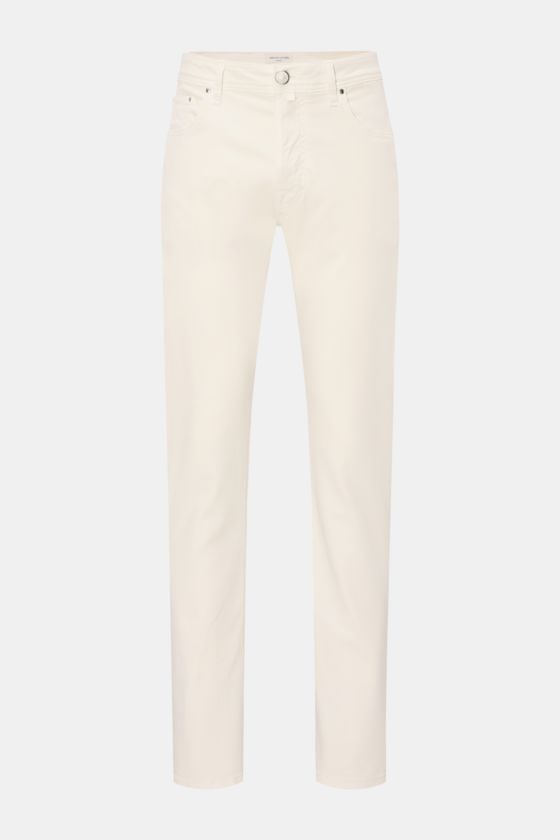 Jacob Cohen Hose 'Bard' offwhite, Slim Fit Five-Pocket-Hose aus Baumwolle und Lyocell, elastisch, Button Fly, Münztasche mit Initial, frontale Aufnahme. Jacob Cohen Hose 'Bard' offwhite, Slim Fit Five-Pocket-Hose aus Baumwolle und Lyocell, elastisch, Button Fly, Münztasche mit Initial, frontale Aufnahme.