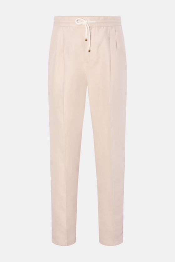 Brunello Cucinelli Jogpants 'Leisure Fit' sand, frontal fotografiert, Twill aus Leinen und Baumwolle, schmal zulaufend, hoher Bund mit Tunnelzug, kurze Länge, französische Taschen, Leistentaschen am Gesäß. Brunello Cucinelli Jogpants 'Leisure Fit' sand, frontal fotografiert, Twill aus Leinen und Baumwolle, schmal zulaufend, hoher Bund mit Tunnelzug, kurze Länge, französische Taschen, Leistentaschen am Gesäß.