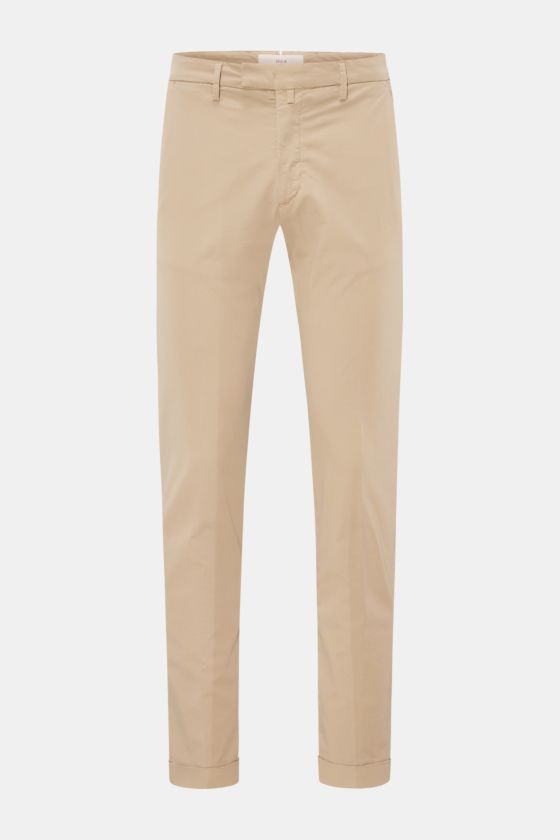 Beige Briglia 1949 Chino oliv für Herren, frontale Perspektive, elastische Baumwolle, weicher Griff, Tapered Fit, knöchellang, französische Taschen. Beige Briglia 1949 Chino oliv für Herren, frontale Perspektive, elastische Baumwolle, weicher Griff, Tapered Fit, knöchellang, französische Taschen.