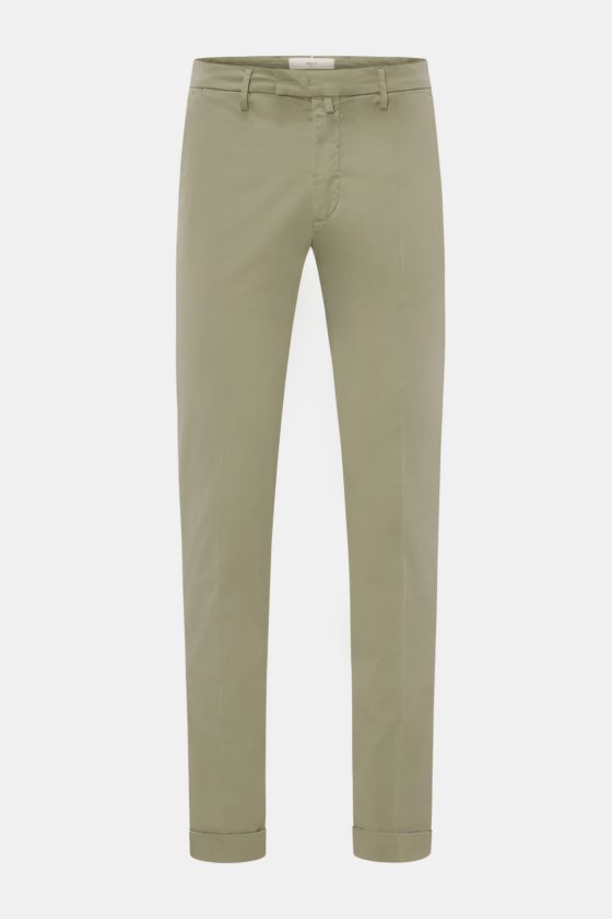 Frontale Ansicht der Briglia 1949 Chino salbei aus elastischer Baumwolle mit weichem Griff, Tapered Fit, knöchellang, französischen Taschen. Frontale Ansicht der Briglia 1949 Chino salbei aus elastischer Baumwolle mit weichem Griff, Tapered Fit, knöchellang, französischen Taschen.