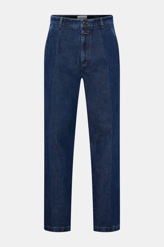 Closed Jeans 'Toledo Tapered' navy, frontale Ansicht, schmal zulaufend, Stone-Washed-Design, Zip Fly, französische Taschen, Baumwolle aus regenerativer Landwirtschaft. Closed Jeans 'Toledo Tapered' navy, frontale Ansicht, schmal zulaufend, Stone-Washed-Design, Zip Fly, französische Taschen, Baumwolle aus regenerativer Landwirtschaft.