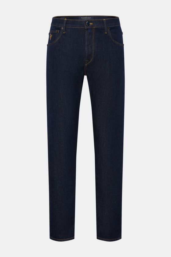 HandPicked Jeans 'Verona' navy, frontale Ansicht, Denim aus Baumwolle mit leichtem Stretch, Tapered Fit, kurzer Schnitt, Button Fly, Five-Pocket-Stil, Leather Patch, weicher Griff, echtes Indigo. HandPicked Jeans 'Verona' navy, frontale Ansicht, Denim aus Baumwolle mit leichtem Stretch, Tapered Fit, kurzer Schnitt, Button Fly, Five-Pocket-Stil, Leather Patch, weicher Griff, echtes Indigo.