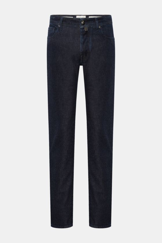 Jacob Cohen Jeans 'Bard' navy, frontale Ansicht, Slim Fit, schmal zulaufend, Denim aus Baumwolle und Cashmere, leicht elastisch, weicher Griff, Button Fly, Five-Pocket-Stil, Münztasche mit Initial, Gesäßtaschen mit tonalem Stitching, Leather Patch. Jacob Cohen Jeans 'Bard' navy, frontale Ansicht, Slim Fit, schmal zulaufend, Denim aus Baumwolle und Cashmere, leicht elastisch, weicher Griff, Button Fly, Five-Pocket-Stil, Münztasche mit Initial, Gesäßtaschen mit tonalem Stitching, Leather Patch.