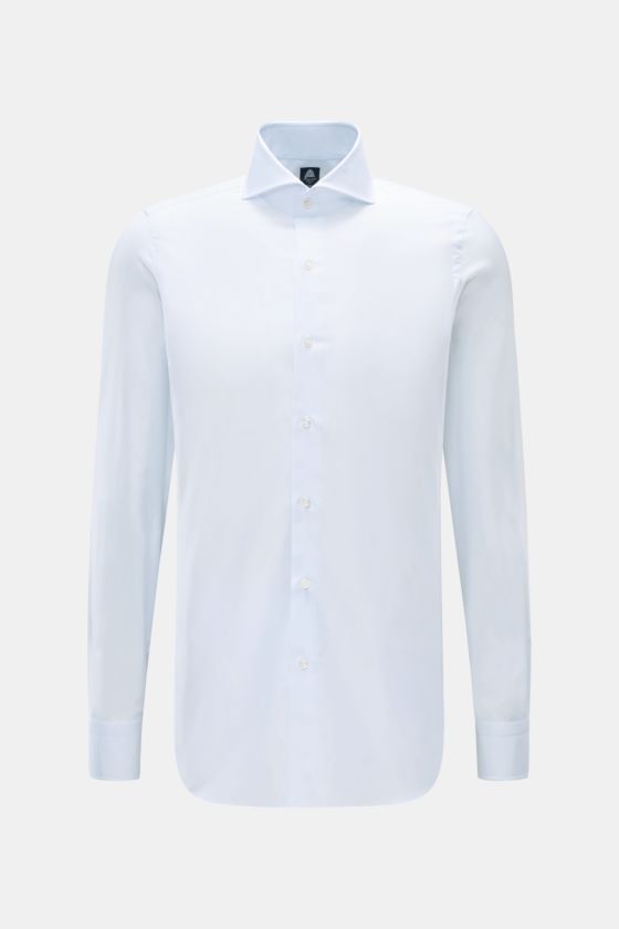 Finamore Business Hemd 'Sergio Napoli' Haifisch-Kragen pastellblau, feinste Baumwolle, Regular Fit, glatter Griff, Sportmanschette, frontal fotografiert. Finamore Business Hemd 'Sergio Napoli' Haifisch-Kragen pastellblau, feinste Baumwolle, Regular Fit, glatter Griff, Sportmanschette, frontal fotografiert.