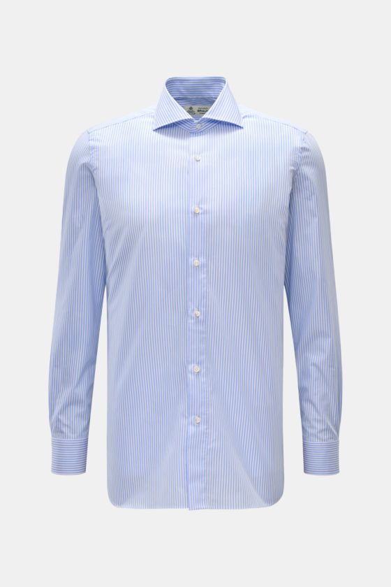 Borrelli Business Hemd 'Nando' Haifisch-Kragen hellblau/weiß gestreift, Slim Fit, reine Baumwolle, frontal fotografiert. Borrelli Business Hemd 'Nando' Haifisch-Kragen hellblau/weiß gestreift, Slim Fit, reine Baumwolle, frontal fotografiert.