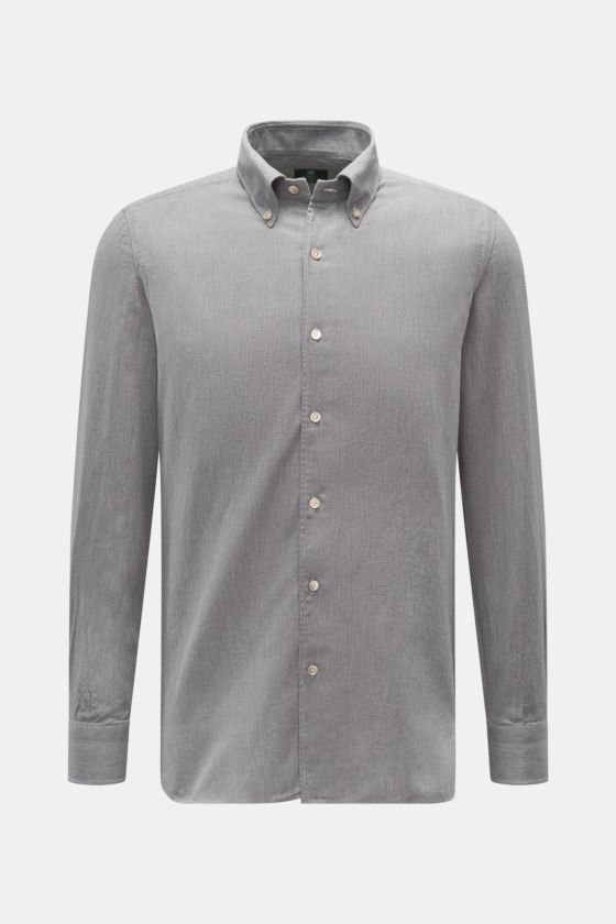 Borrelli Casual Hemd 'Gable' Kent-Kragen grau meliert, frontal fotografiert, Twill Baumwolle, weicher Griff, Slim Fit, französische Knopfleiste mit Perlmuttknöpfen, klassische Sportmanschette, schmale Rückenpasse, Taillenabnäher, gerundeter Saumverlauf. Borrelli Casual Hemd 'Gable' Kent-Kragen grau meliert, frontal fotografiert, Twill Baumwolle, weicher Griff, Slim Fit, französische Knopfleiste mit Perlmuttknöpfen, klassische Sportmanschette, schmale Rückenpasse, Taillenabnäher, gerundeter Saumverlauf.