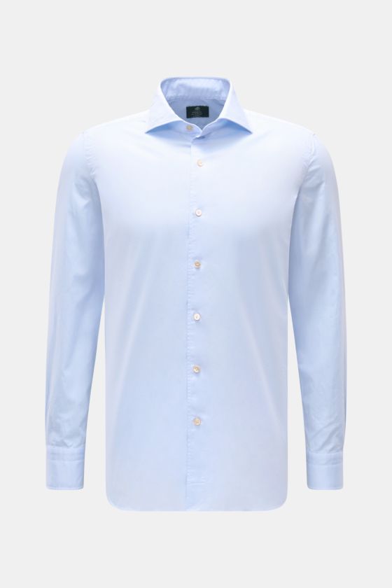 Borrelli Casual Hemd 'Ettore' Haifisch-Kragen hellblau, Slim Fit, aus glattem Twill-Baumwolle, französische Knopfleiste, Sportmanschette, gerundeter Saum, frontale Ansicht. Borrelli Casual Hemd 'Ettore' Haifisch-Kragen hellblau, Slim Fit, aus glattem Twill-Baumwolle, französische Knopfleiste, Sportmanschette, gerundeter Saum, frontale Ansicht.