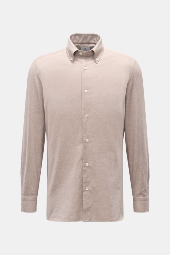 Giampaolo Flanellhemd Button-Down-Kragen beige, frontal fotografiert, Slim Fit, reine Baumwolle, softer Griff, französische Knopfleiste, Sportmanschette, Taillenabnäher, gerundeter Saum. Giampaolo Flanellhemd Button-Down-Kragen beige, frontal fotografiert, Slim Fit, reine Baumwolle, softer Griff, französische Knopfleiste, Sportmanschette, Taillenabnäher, gerundeter Saum.