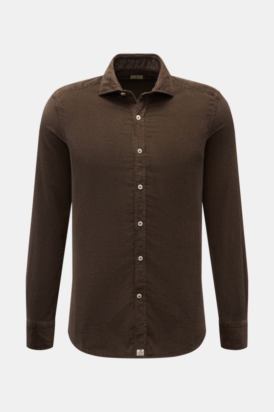 Sonrisa Cordhemd Haifisch-Kragen khaki, Slim Fit, aus weichem Baumwollcord, mit klassischer Knopfleiste, Sportmanschette, leicht gerundetem Saum, frontal fotografiert. Sonrisa Cordhemd Haifisch-Kragen khaki, Slim Fit, aus weichem Baumwollcord, mit klassischer Knopfleiste, Sportmanschette, leicht gerundetem Saum, frontal fotografiert.