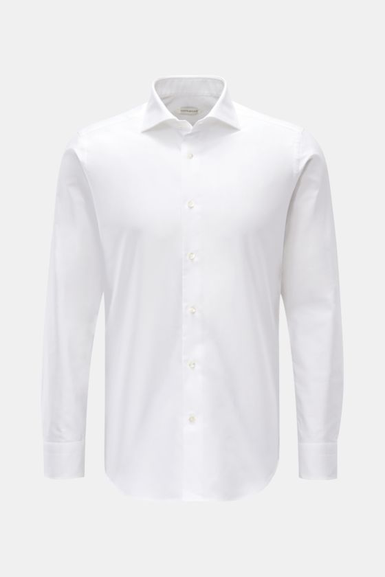 Guglielminotti Oxford-Hemd Haifisch-Kragen weiß, Frontansicht, Oxford aus reiner Baumwolle, glatter Griff, Slim Fit, französische Knopfleiste mit Perlmuttknöpfen, klassische Sportmanschette, rückwärtige Taillenabnäher, gerundeter Saumverlauf. Guglielminotti Oxford-Hemd Haifisch-Kragen weiß, Frontansicht, Oxford aus reiner Baumwolle, glatter Griff, Slim Fit, französische Knopfleiste mit Perlmuttknöpfen, klassische Sportmanschette, rückwärtige Taillenabnäher, gerundeter Saumverlauf.