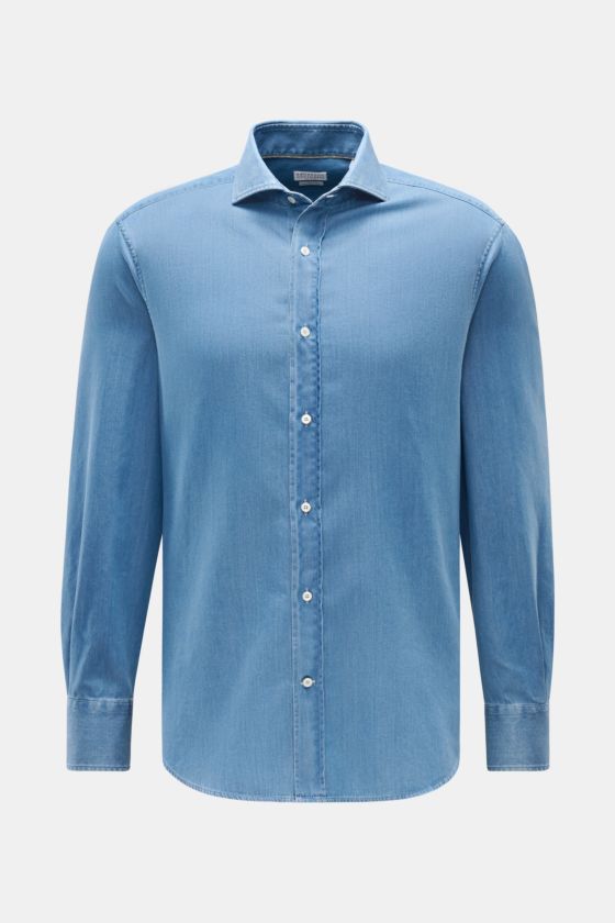 Brunello Cucinelli Casual Hemd Haifisch-Kragen rauchblau, Slim Fit, Baumwoll-Twill, Denim-Look, frontal fotografiert mit Knopfleiste und Sportmanschetten. Brunello Cucinelli Casual Hemd Haifisch-Kragen rauchblau, Slim Fit, Baumwoll-Twill, Denim-Look, frontal fotografiert mit Knopfleiste und Sportmanschetten.