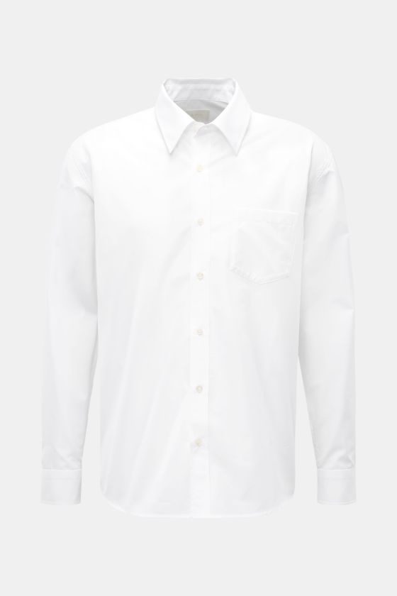 A.P.C. Casual Hemd Kent-Kragen weiß, Frontansicht, reine Baumwolle, Oversized Fit, aufgesetzte Brusttasche, klassische Sportmanschette. A.P.C. Casual Hemd Kent-Kragen weiß, Frontansicht, reine Baumwolle, Oversized Fit, aufgesetzte Brusttasche, klassische Sportmanschette.