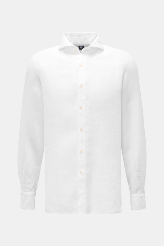 Finamore Leinenhemd 'Sergio Gaeta' Haifisch-Kragen weiß, reines Leinen, weicher Griff, Regular Fit, Haifisch-Kragen, französische Knopfleiste, klassische Sportmanschette, extralange Ärmel, gerundeter Saum, Frontansicht. Finamore Leinenhemd 'Sergio Gaeta' Haifisch-Kragen weiß, reines Leinen, weicher Griff, Regular Fit, Haifisch-Kragen, französische Knopfleiste, klassische Sportmanschette, extralange Ärmel, gerundeter Saum, Frontansicht.
