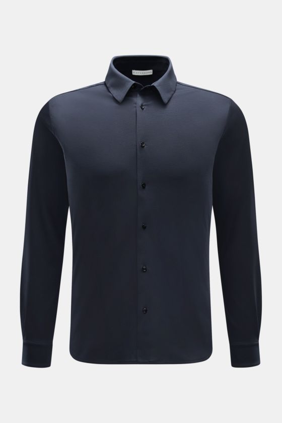 Kiefermann Jersey-Hemd 'Pius' Kent-Kragen navy, frontal, Extra Slim Fit, mercerisierte Baumwolle mit dezentem Glanz, weicher Griff, französische Knopfleiste. Kiefermann Jersey-Hemd 'Pius' Kent-Kragen navy, frontal, Extra Slim Fit, mercerisierte Baumwolle mit dezentem Glanz, weicher Griff, französische Knopfleiste.