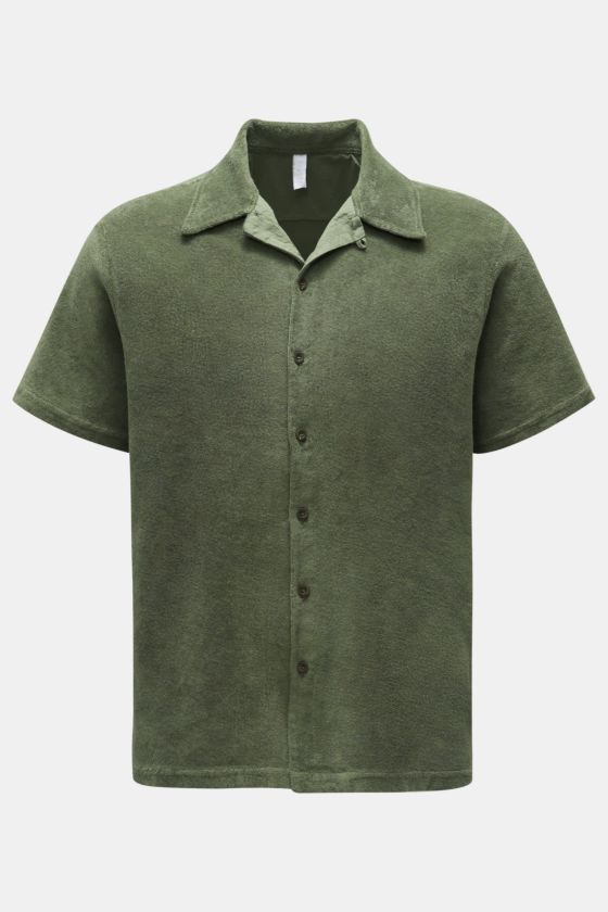 04651/ A trip in a bag Frottee-Kurzarmhemd 'Terry Shirt' Kubanischer Kragen oliv 04651/ A trip in a bag Frottee-Kurzarmhemd 'Terry Shirt' Kubanischer Kragen oliv
