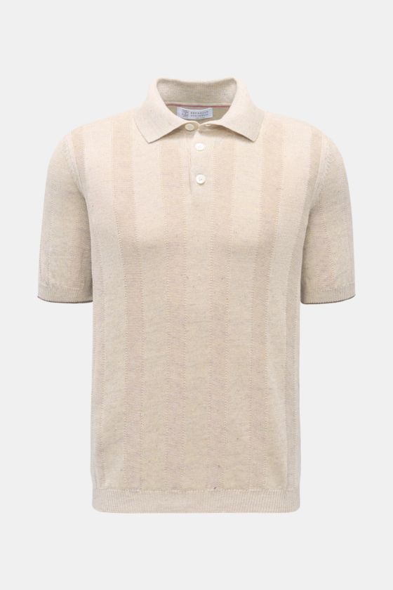 Brunello Cucinelli Kurzarm-Strickpolo sand meliert, frontale Nahaufnahme, Leinen-Baumwoll-Mix, weicher Griff, Streifen-Strickmuster, Regular Fit, klassischer Polokragen. Brunello Cucinelli Kurzarm-Strickpolo sand meliert, frontale Nahaufnahme, Leinen-Baumwoll-Mix, weicher Griff, Streifen-Strickmuster, Regular Fit, klassischer Polokragen.