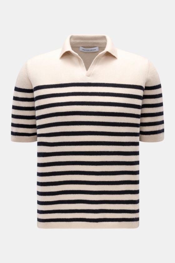 Iris von Arnim Kurzarm-Strickpolo 'Ameca' beige/dark navy gestreift, frontal fotografiert, Regular Fit, klassischer Polokragen, aus Cashmere-Seiden-Mix, weicher Griff, luxuriöser Allrounder. Iris von Arnim Kurzarm-Strickpolo 'Ameca' beige/dark navy gestreift, frontal fotografiert, Regular Fit, klassischer Polokragen, aus Cashmere-Seiden-Mix, weicher Griff, luxuriöser Allrounder.