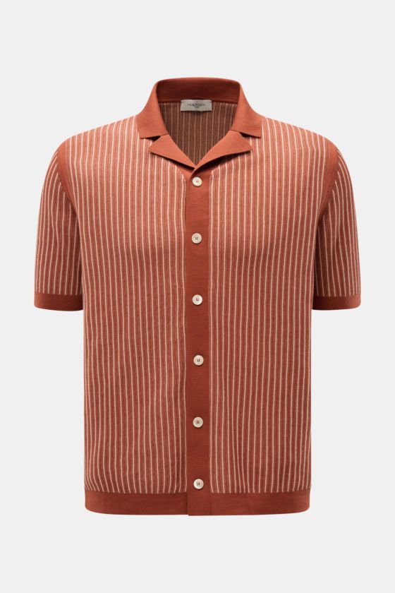 Piacenza 1733 Kurzarm-Strickhemd rostbraun/rosé gestreift, frontale Aufnahme, leichte Baumwolle, feines Strukturstrick, Regular Fit, kubanischer Kragen. Piacenza 1733 Kurzarm-Strickhemd rostbraun/rosé gestreift, frontale Aufnahme, leichte Baumwolle, feines Strukturstrick, Regular Fit, kubanischer Kragen.