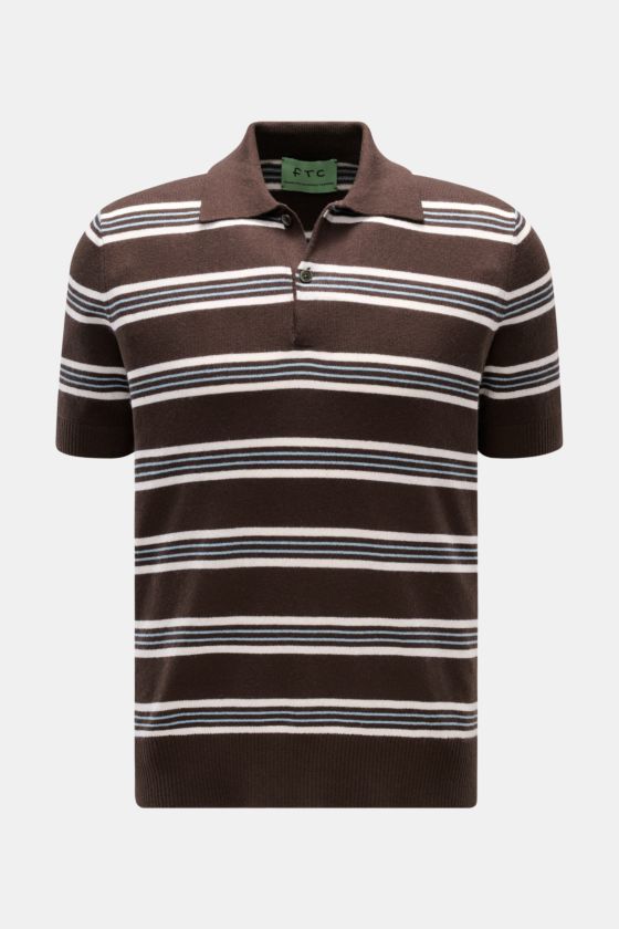 FTC Kurzarm-Strickpolo dunkelbraun/creme/hellblau gestreift, Slim Fit, zwei Knöpfe, Polokragen, weicher Mix aus Baumwolle, SeaCell, Cashmere, Frontansicht. FTC Kurzarm-Strickpolo dunkelbraun/creme/hellblau gestreift, Slim Fit, zwei Knöpfe, Polokragen, weicher Mix aus Baumwolle, SeaCell, Cashmere, Frontansicht.