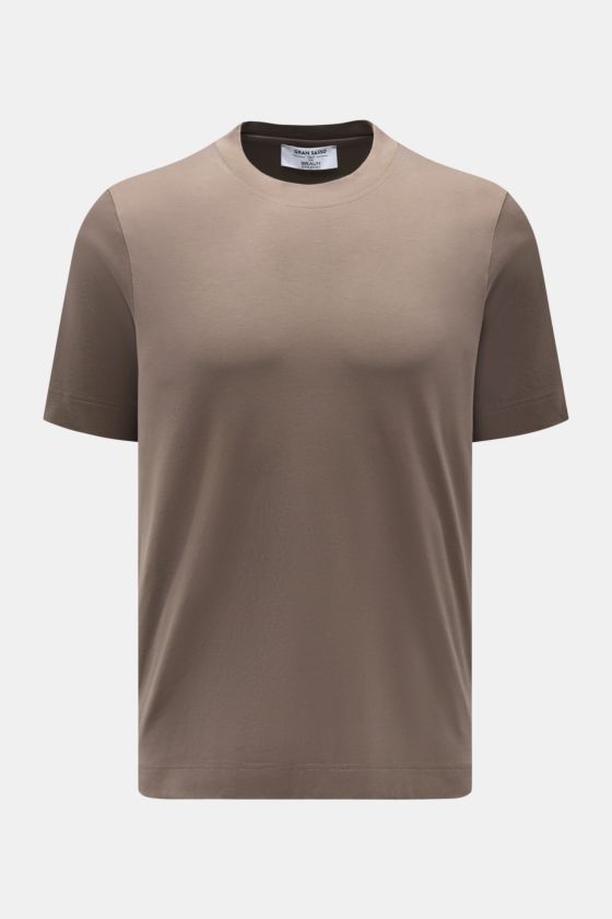 Gran Sasso Rundhals-T-Shirt graubraun, Slim Fit, reine Baumwolle, weicher Griff, frontale Nahaufnahme mit Rundhalsausschnitt und Saumschlitzen. Gran Sasso Rundhals-T-Shirt graubraun, Slim Fit, reine Baumwolle, weicher Griff, frontale Nahaufnahme mit Rundhalsausschnitt und Saumschlitzen.